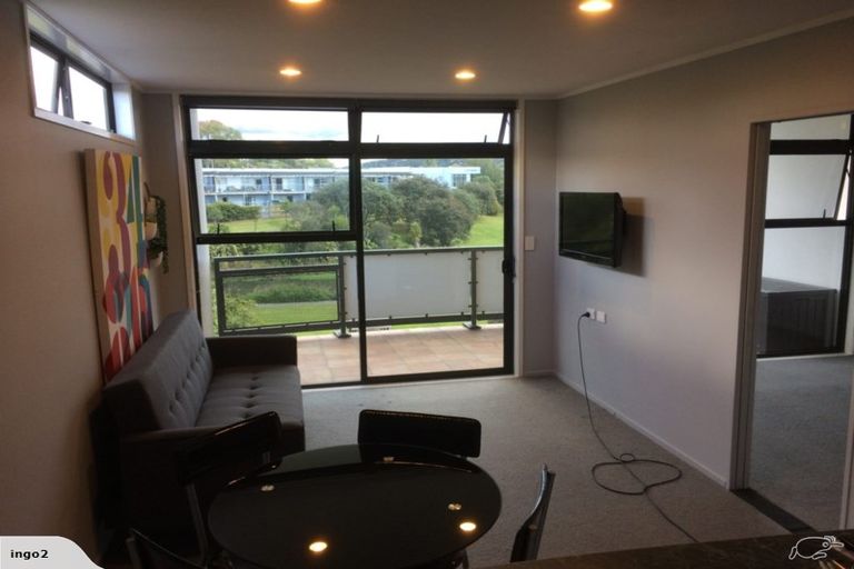 Photo of property in 11/372 Rosedale Road, Rosedale, Auckland, 0632