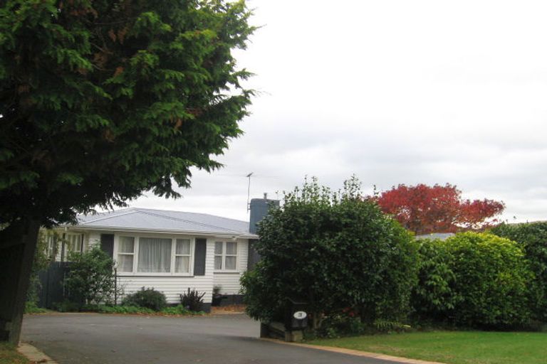 Photo of property in 28 Larsen Crescent, Tawa, Wellington, 5028