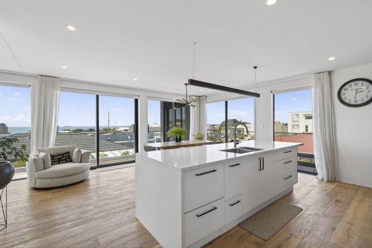 Photo of property in 8 Kowhai Street, Strandon, New Plymouth, 4312