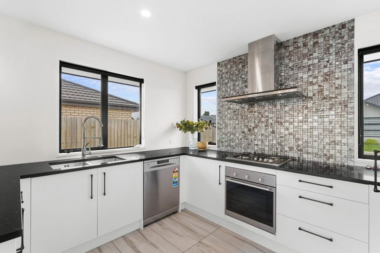 Photo of property in 6 Olearia Lane, Halswell, Christchurch, 8025