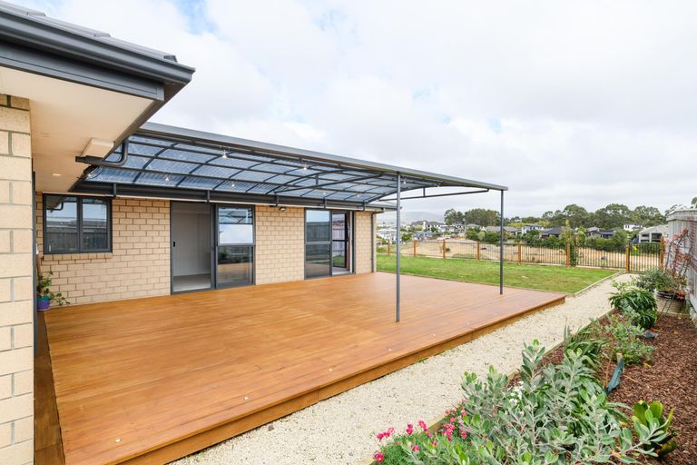 Photo of property in 55 Vaucluse Heights, Fitzherbert, Palmerston North, 4410