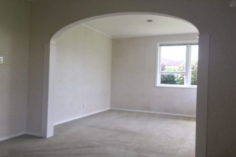 Photo of property in 12 Bridgens Avenue, Te Atatu Peninsula, Auckland, 0610