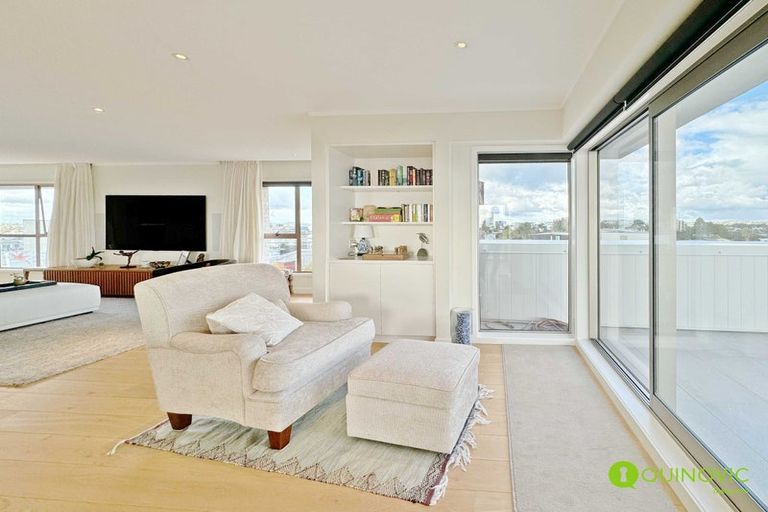 Photo of property in 2b/6 The Promenade, Takapuna, Auckland, 0622