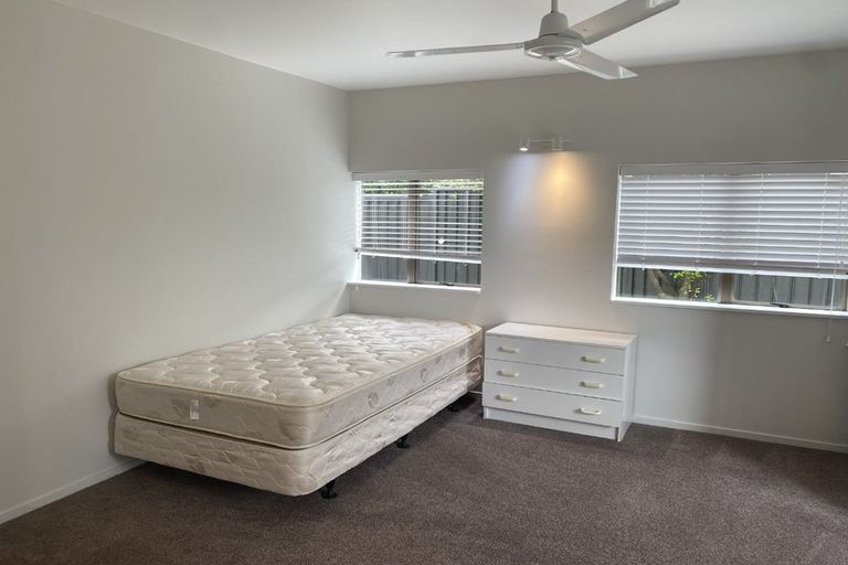 Photo of property in 1/17 Fielding Crescent, Farm Cove, Auckland, 2012