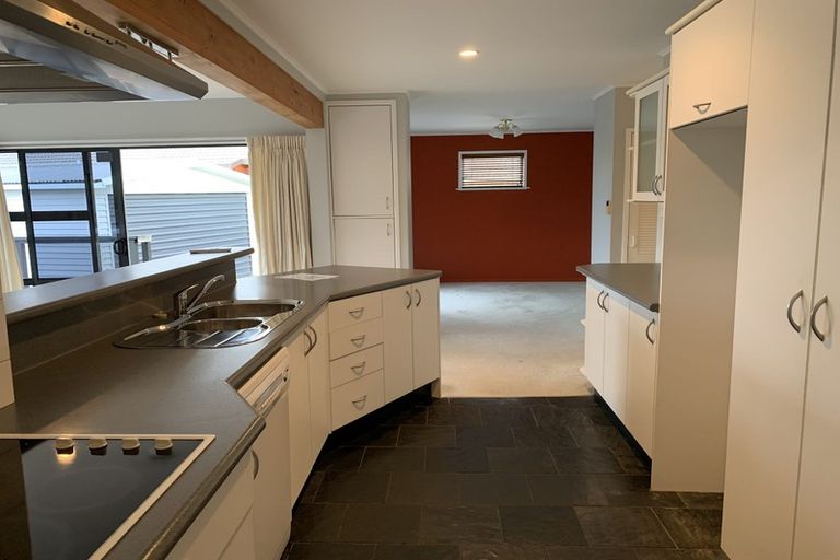 Photo of property in 57 Avonleigh Road, Green Bay, Auckland, 0604