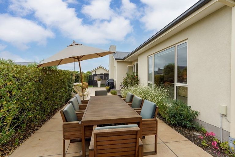 Photo of property in 12 Willowview Drive, Redwood, Christchurch, 8051