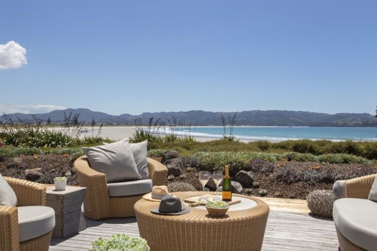 Photo of property in 65 Taumata Road, Omaha, 0986