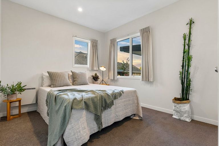 Photo of property in 72 Kiwitea Street, Sandringham, Auckland, 1041