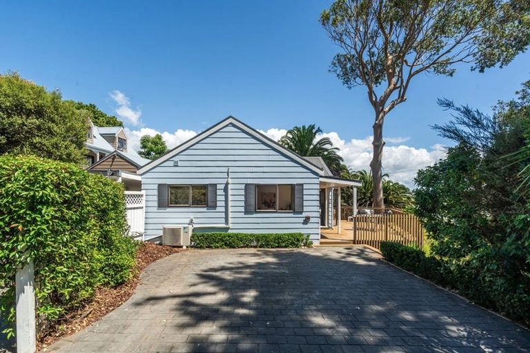 Photo of property in 2/14 Charles Street, Hauraki, Auckland, 0622