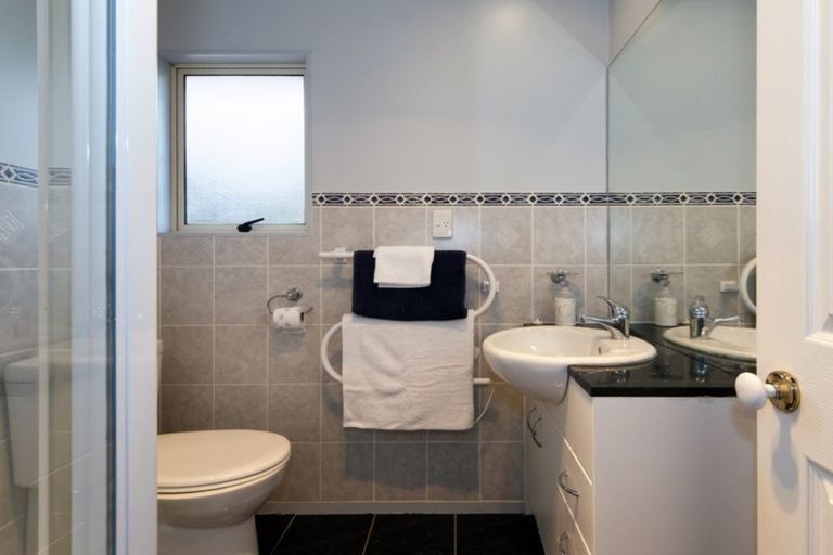 Photo of property in 83a Mt Lebanon Crescent, The Gardens, Auckland, 2105