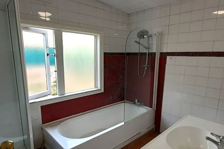 Photo of property in 6-10 Mudges Terrace, Newtown, Wellington, 6021