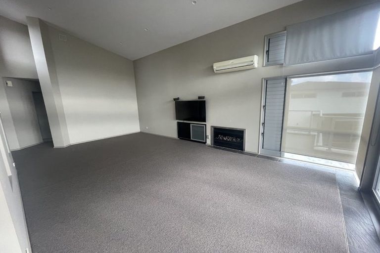 Photo of property in 9 Armstrong Farm Drive, East Tamaki Heights, Auckland, 2016