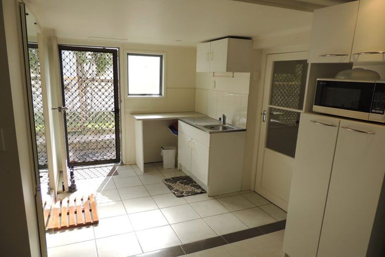 Photo of property in 18 Lavelle Road, Henderson, Auckland, 0612