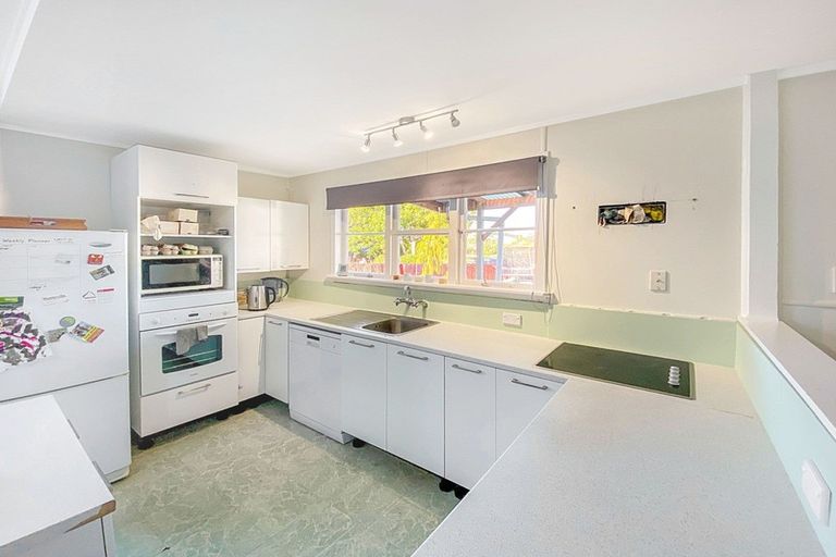 Photo of property in 10 Paraekaretu Street, Hunterville, 4730