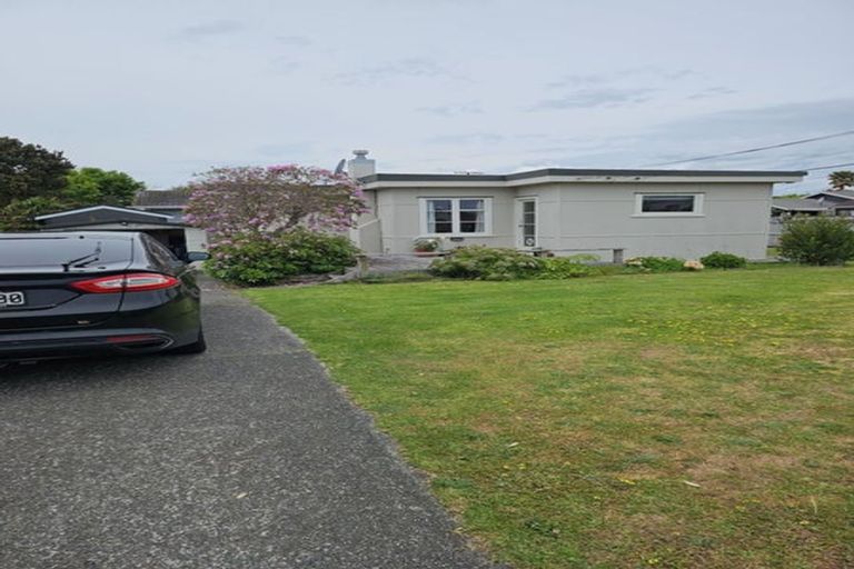 Photo of property in 43 Martin Road, Paraparaumu Beach, Paraparaumu, 5032
