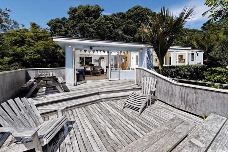 Photo of property in 61 Seaview Road, Piha, 0772