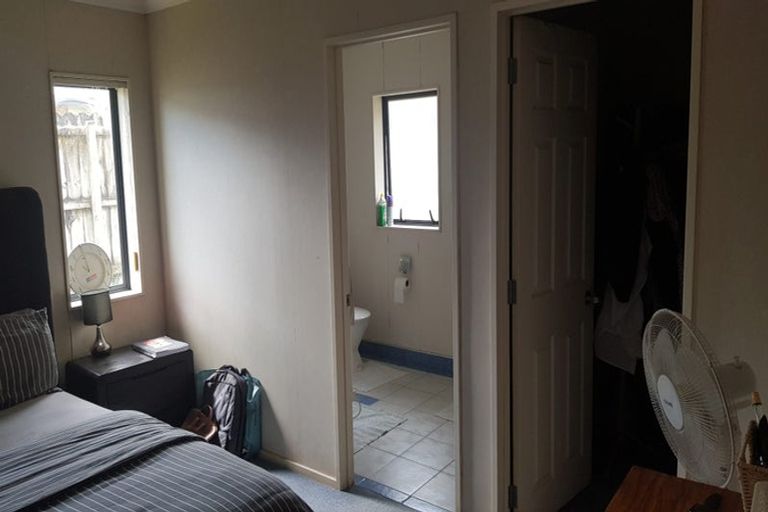 Photo of property in 3 Boderg Way, East Tamaki, Auckland, 2016