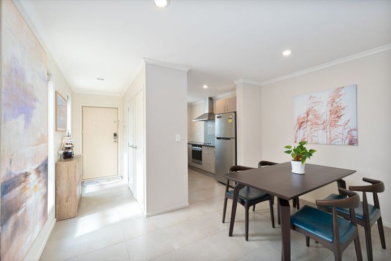 Photo of property in 11 Akeake Lane, Manurewa, Auckland, 2102