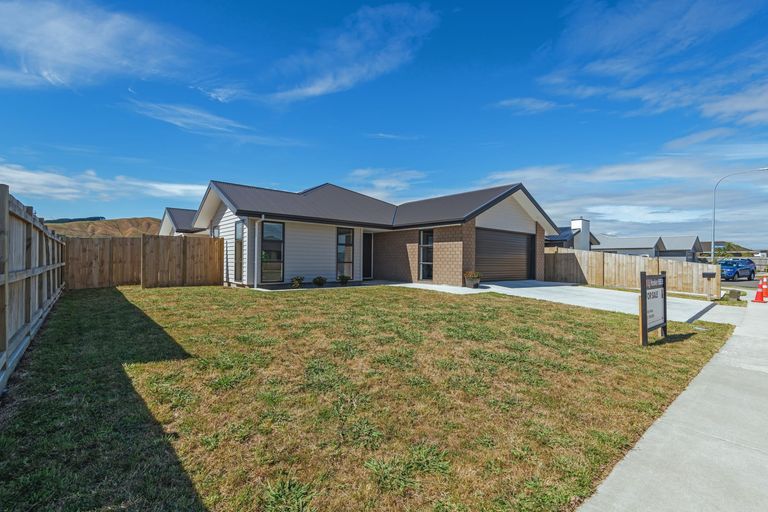 Photo of property in 20 Atlantic Drive, Fitzherbert, Palmerston North, 4410