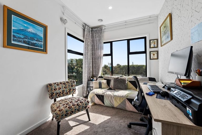 Photo of property in 482 Devon Street East, Strandon, New Plymouth, 4312