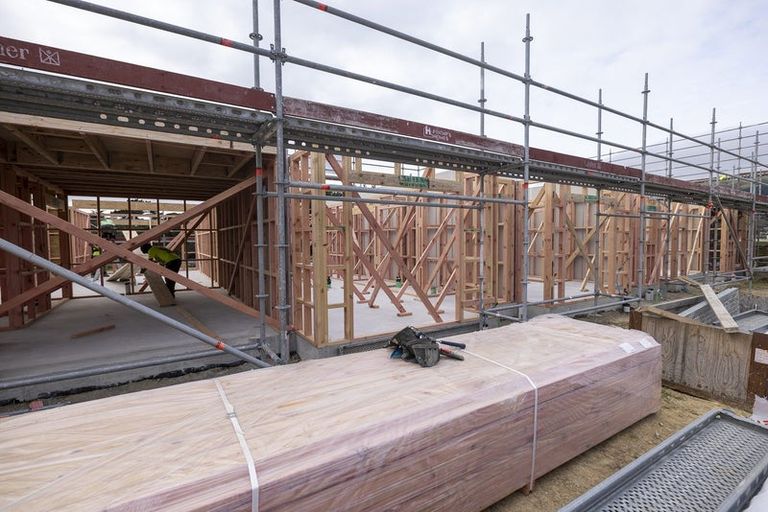 Photo of property in 8 Tarapuka Road, Kenepuru, 5022