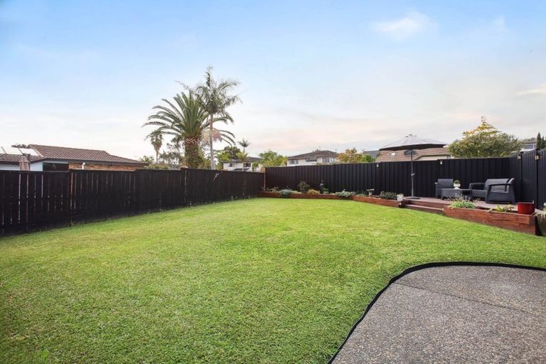 Photo of property in 18 Deanna Drive, West Harbour, Auckland, 0618