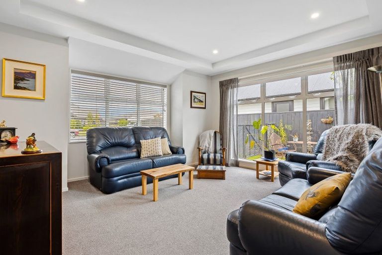 Photo of property in 33 Valour Drive, Rangiora, 7400