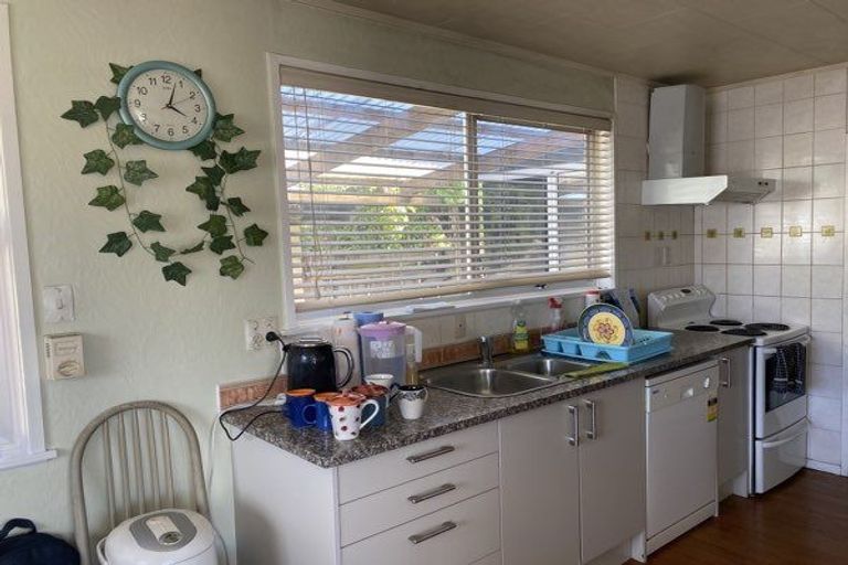 Photo of property in 1/17 Powrie Street, Glenfield, Auckland, 0629