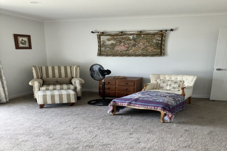 Photo of property in 23 Maka Terrace, Orewa, 0931