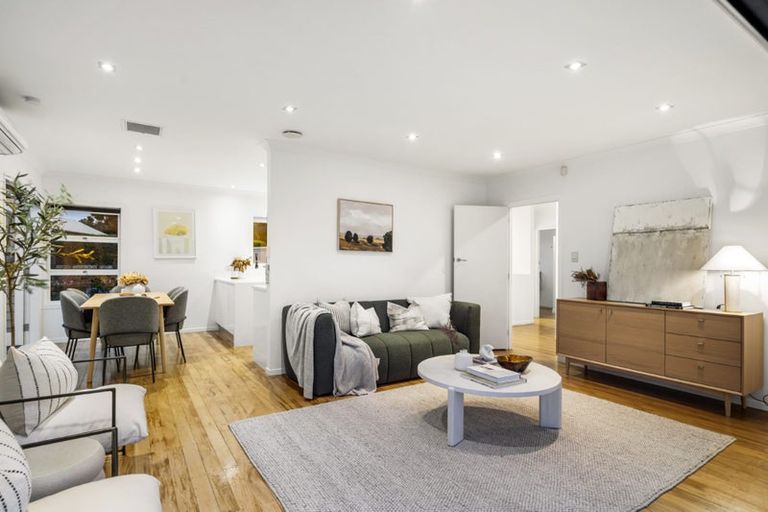 Photo of property in 11 Woodside Avenue, Northcote, Auckland, 0627