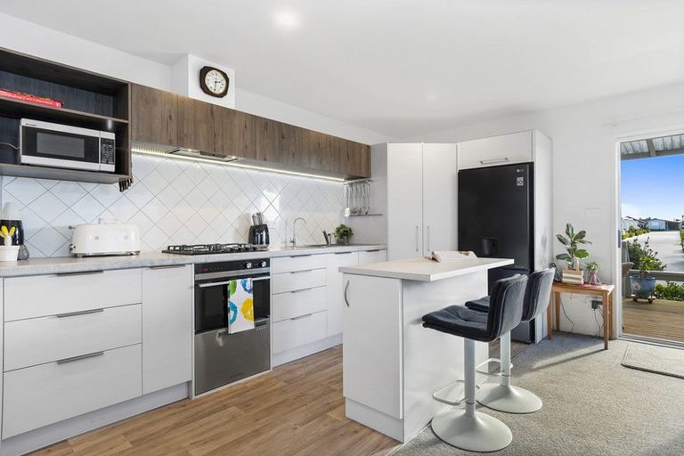 Photo of property in 11 Kamahi Crescent, Papamoa Beach, Papamoa, 3118