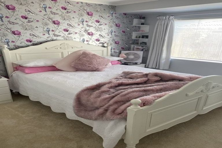 Photo of property in 12 Percy Kinsman Crescent, Riverstone Terraces, Upper Hutt, 5018