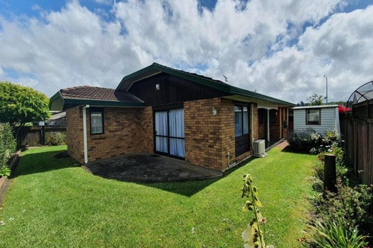 Photo of property in 2/62 Aviemore Drive, Highland Park, Auckland, 2010