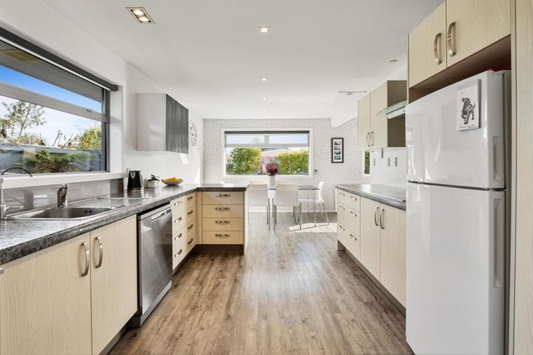 Photo of property in 3 Cam Place, Harewood, Christchurch, 8051