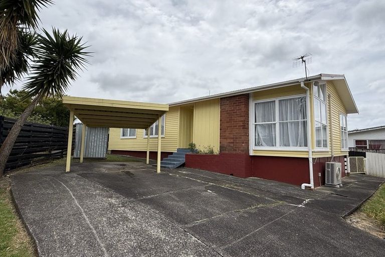 Photo of property in 9 Justin Place, Te Atatu Peninsula, Auckland, 0610