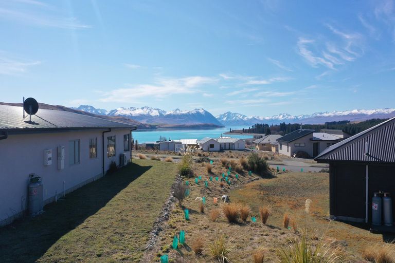 Photo of property in 33 Mistake Drive, Lake Tekapo, 7999