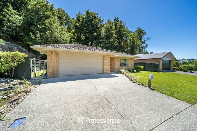 Photo of property in 24 Aragon Grove, Kingsley Heights, Upper Hutt, 5018