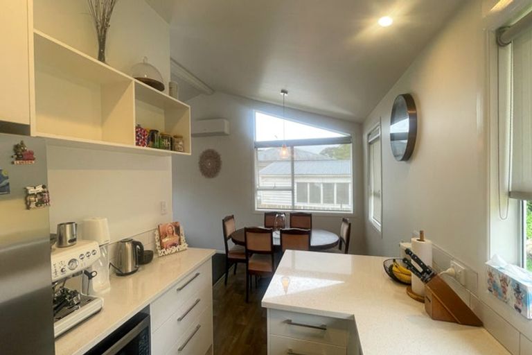 Photo of property in 32 Candia Road, Swanson, Auckland, 0614