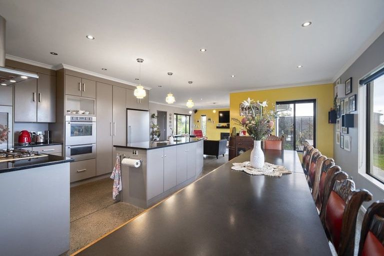 Photo of property in 20 Pineland Drive, Turitea, Palmerston North, 4472