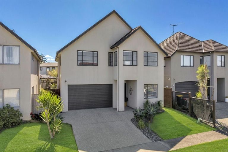 Photo of property in 14 Heidi Crescent, Flat Bush, Auckland, 2016