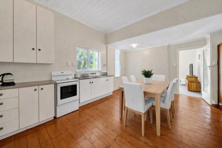 Photo of property in 96 Manawapou Road, Hawera, 4610