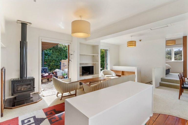 Photo of property in 1/20 Harrybrook Road, Green Bay, Auckland, 0604