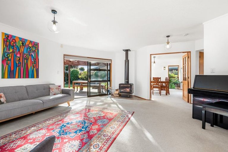 Photo of property in 8 Runanga Grove, Waikanae, 5036