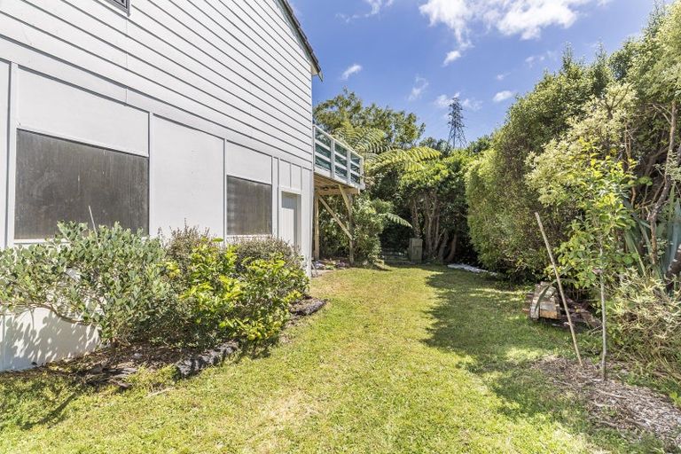 Photo of property in 5 Kilgour Way, Crofton Downs, Wellington, 6035