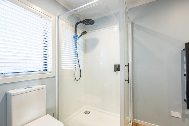 Photo of property in 10 Cyprus Place, Fitzherbert, Palmerston North, 4410