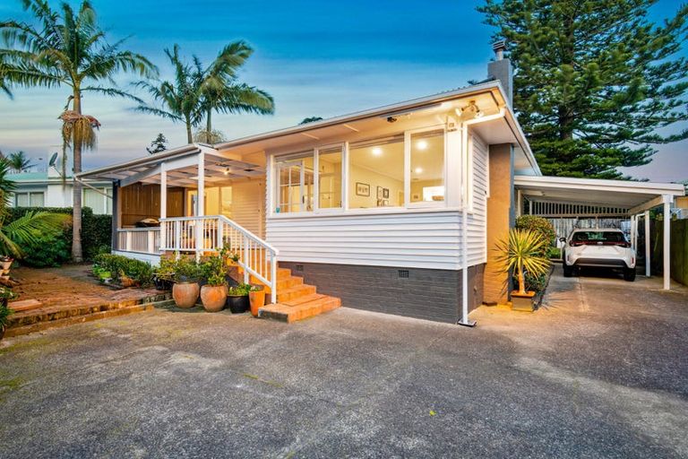 Photo of property in 1/17 Merriefield Avenue, Forrest Hill, Auckland, 0620