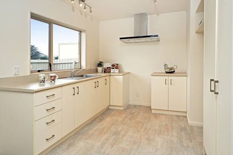 Photo of property in 2/41 Kopara Place, Clendon Park, Auckland, 2103