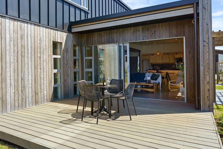 Photo of property in 4 Mirek Street, Waikanae, 5036