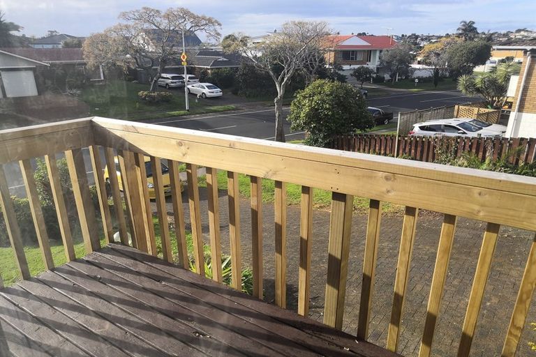 Photo of property in 18 Prince Regent Drive, Half Moon Bay, Auckland, 2012