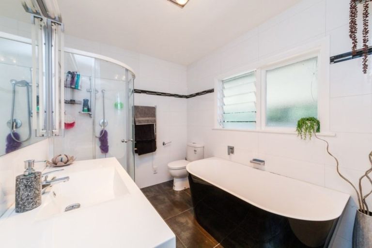 Photo of property in 16 Buick Crescent, Awapuni, Palmerston North, 4412